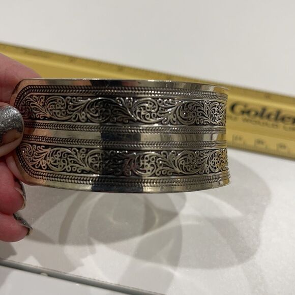 BEAUTIFUL SILVER Scroll Imprinted Cuff! - Picture 5 of 5